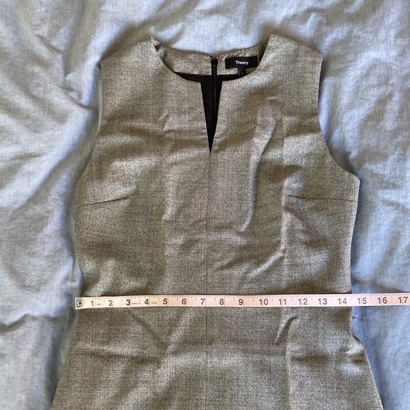 **SOLD** Theory wool dress - Picture 4 of 9